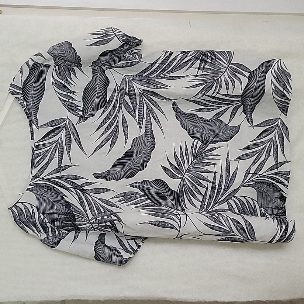 Plus Size Tahari Palm Print 100% Linen Top Size: 2X - Picture 3 of 3